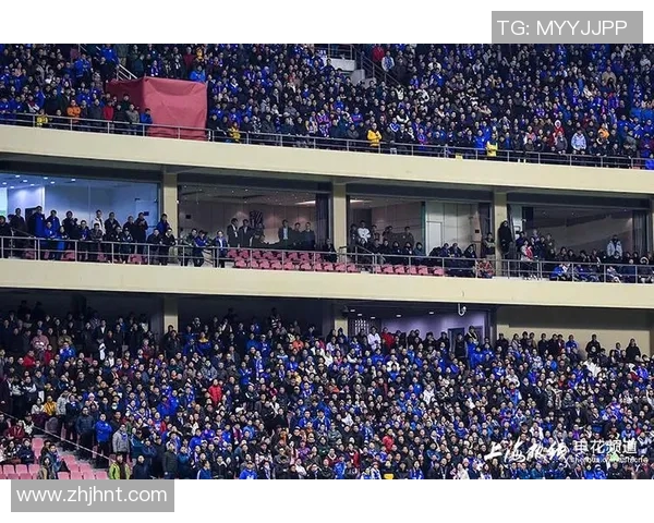 虹口足球场看台的独特魅力与球迷热情交融的精彩瞬间